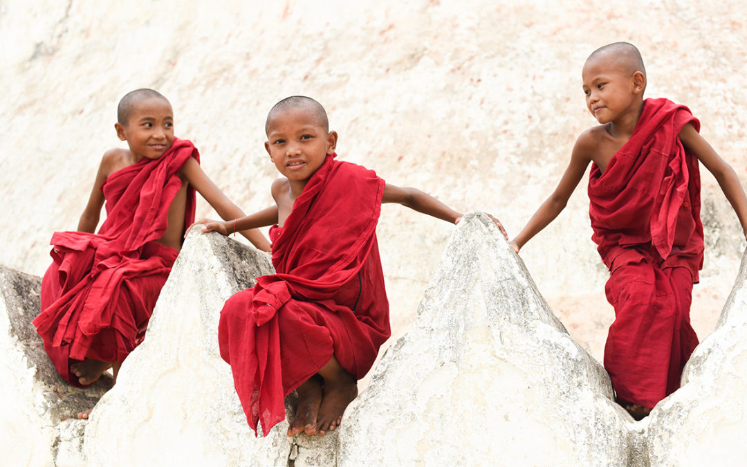 Burma a trip in Buddha Monasteries